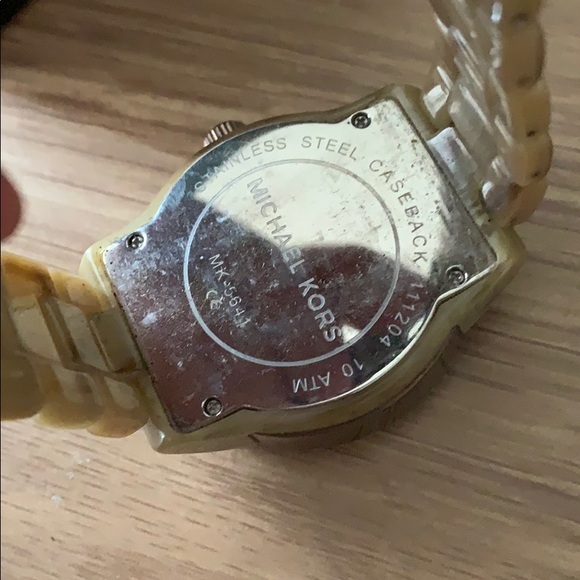 Michael Michael Kors mother of pearl watch used - Picture 3 of 4